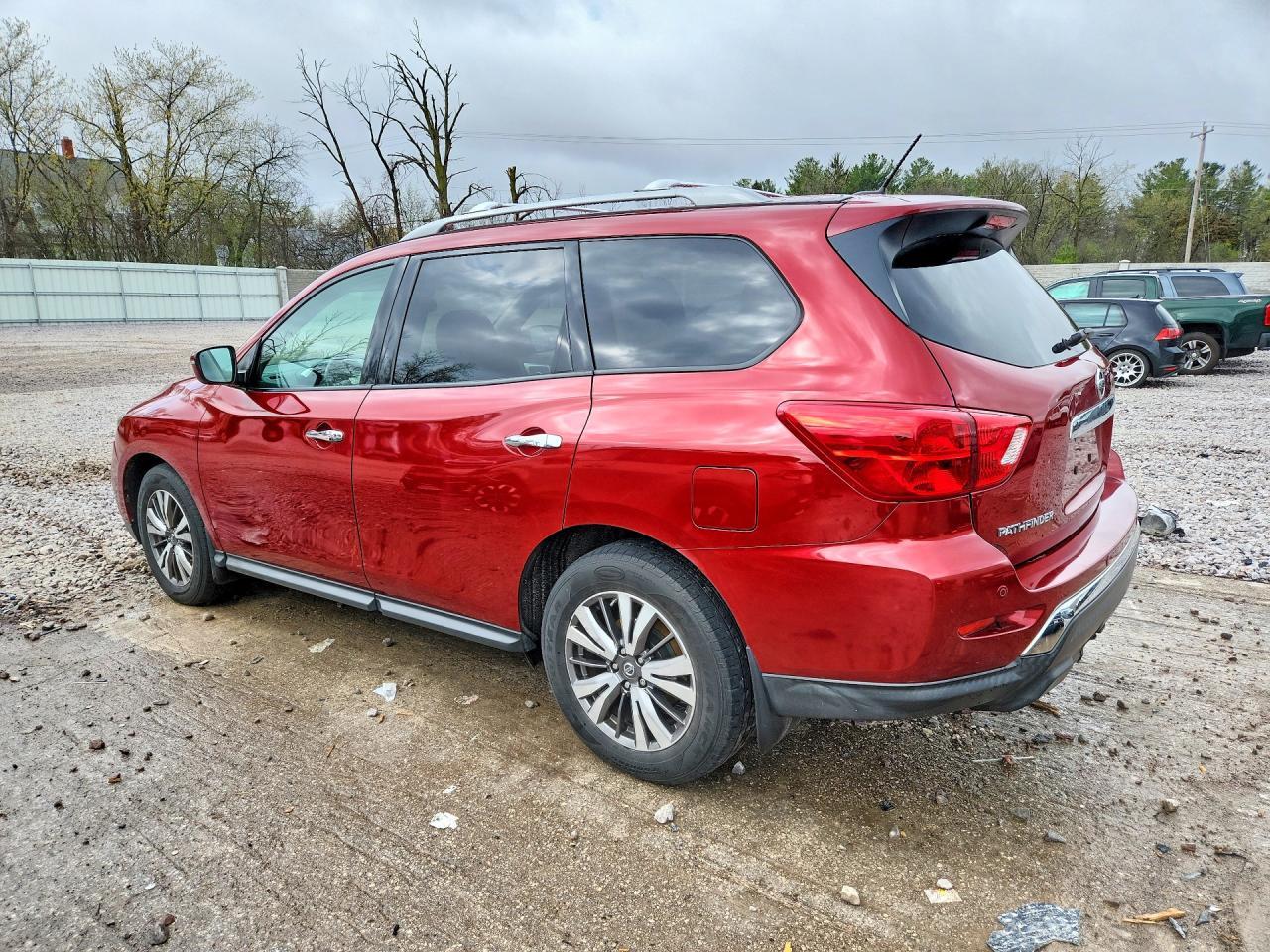 2018 Nissan Pathfinder Sv - zdjęcie 2
