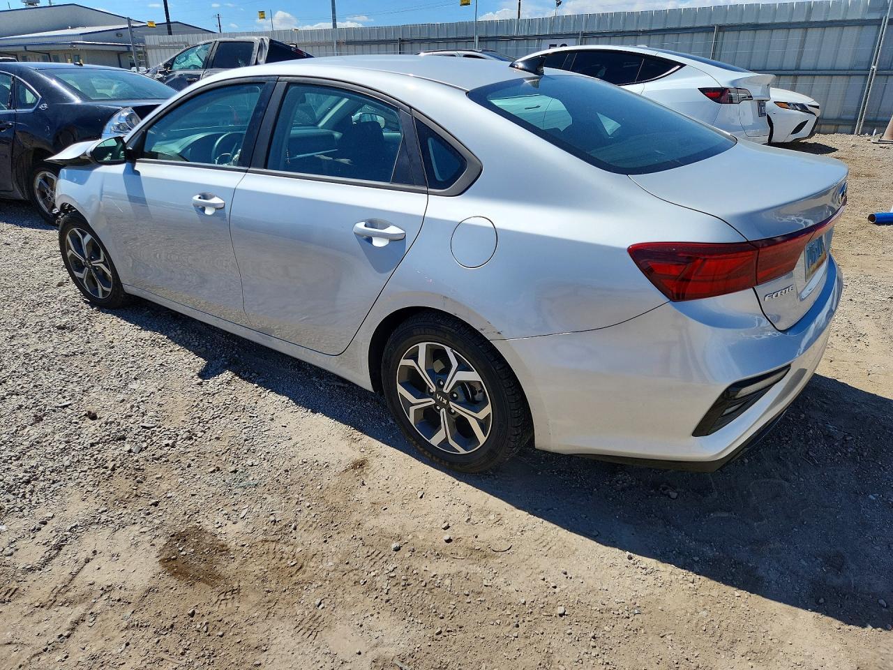2021 Kia Forte Lxs - zdjęcie 2