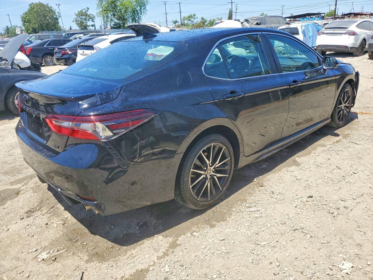 2024 Toyota Camry Se - zdjęcie 3