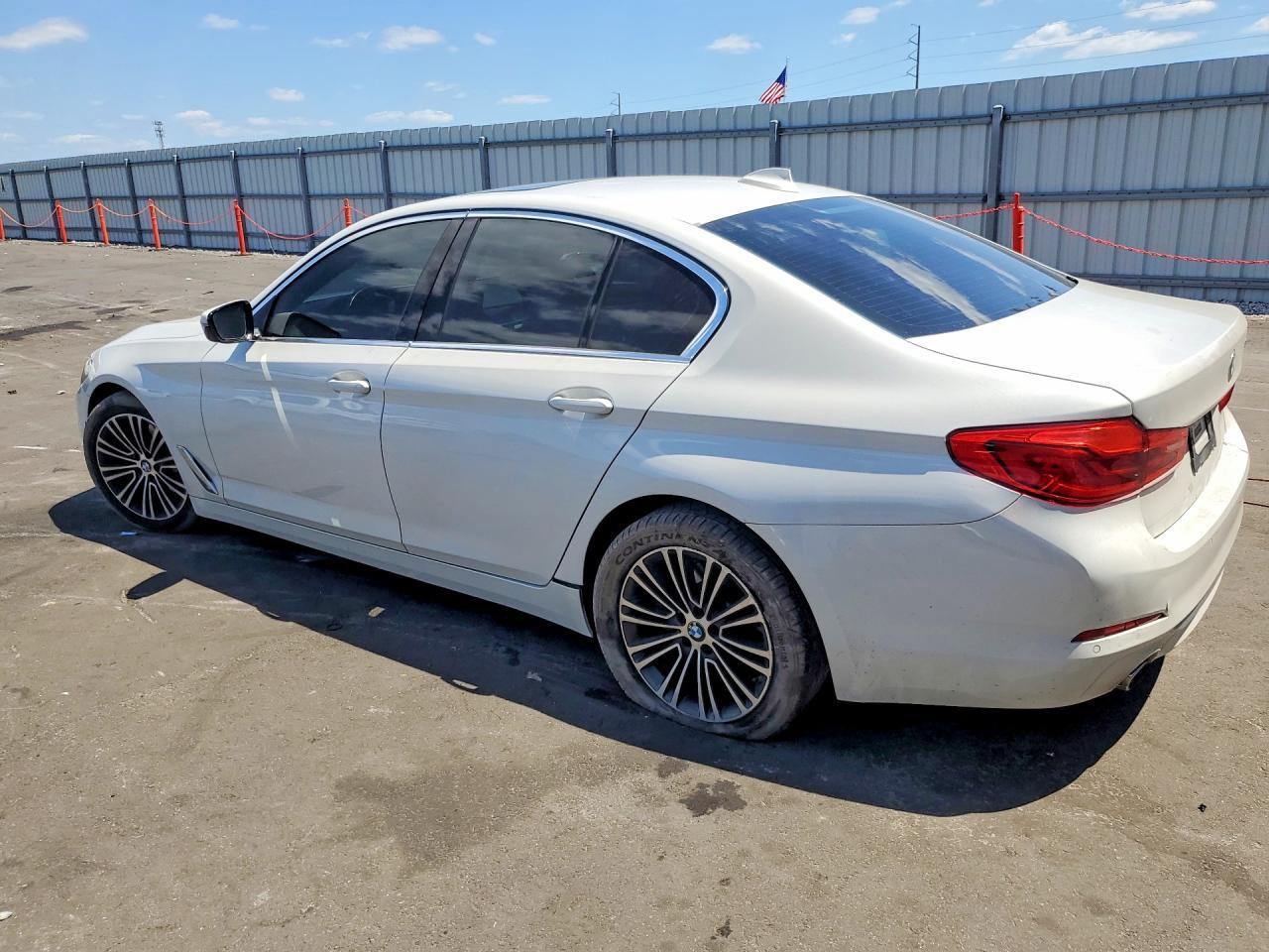 2019 BMW 530 I - zdjęcie 2