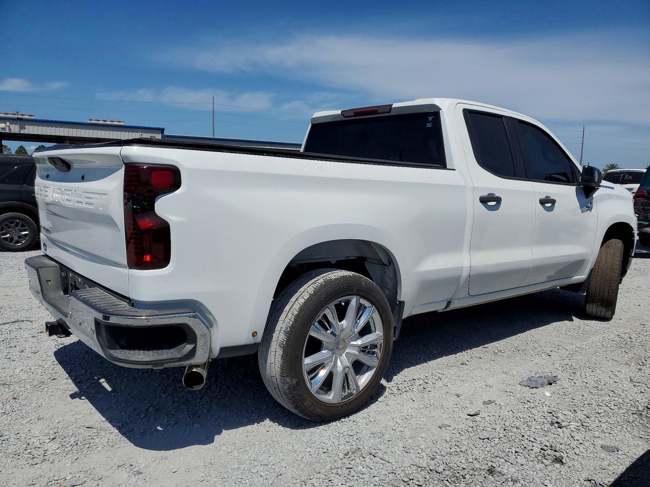 2021 Chevrolet Silverado C1500 - zdjęcie 3