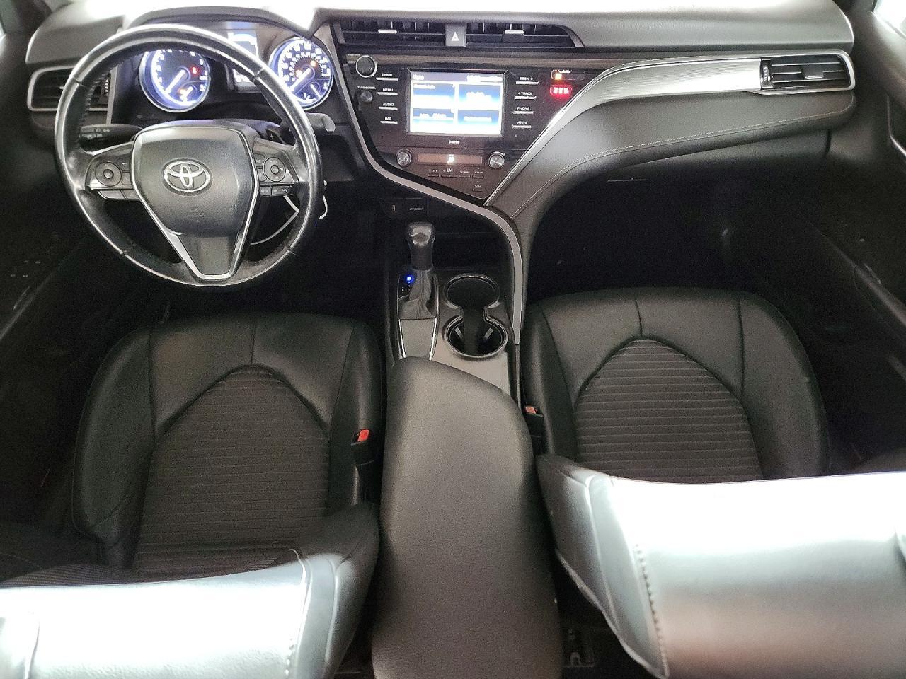 2020 Toyota Camry Se - zdjęcie 8