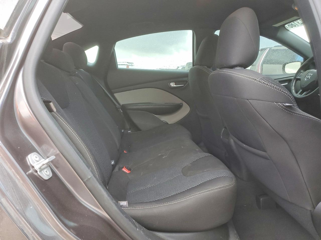 2016 Dodge Dart Sxt - zdjęcie 10