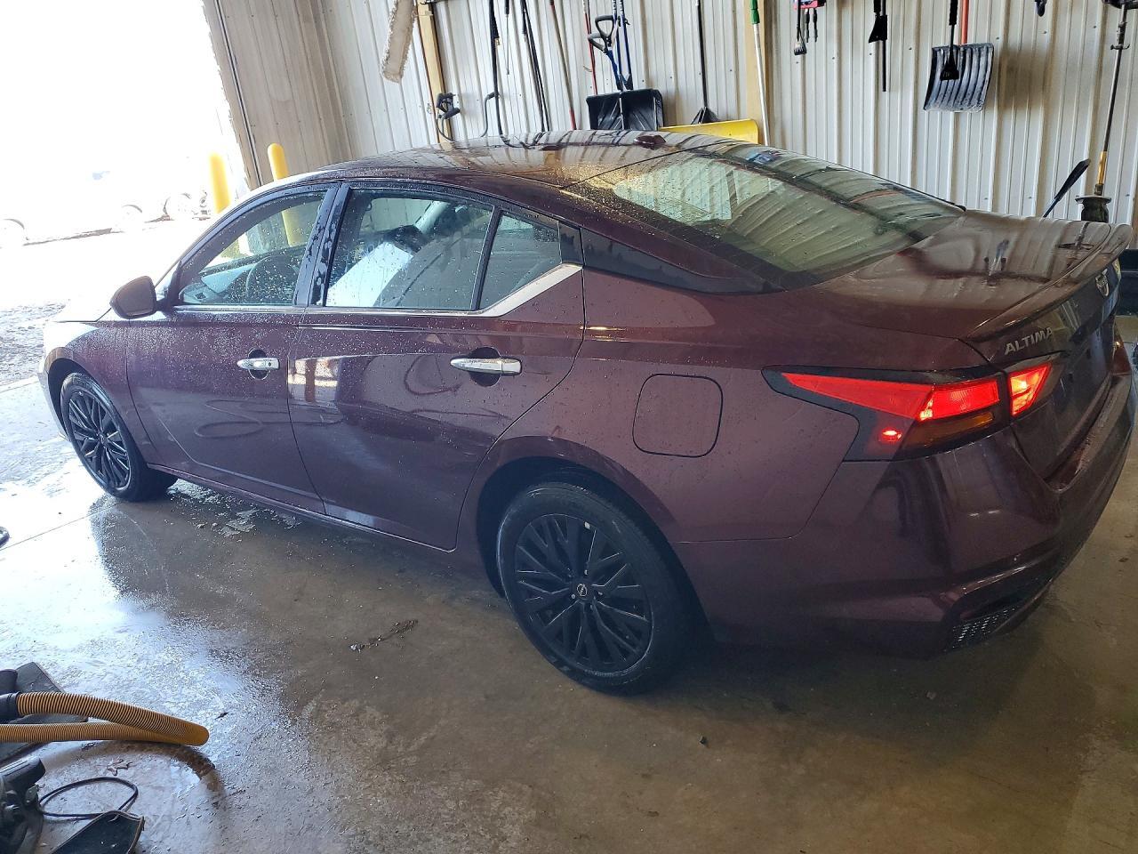 2025 Nissan Altima Sv - zdjęcie 2