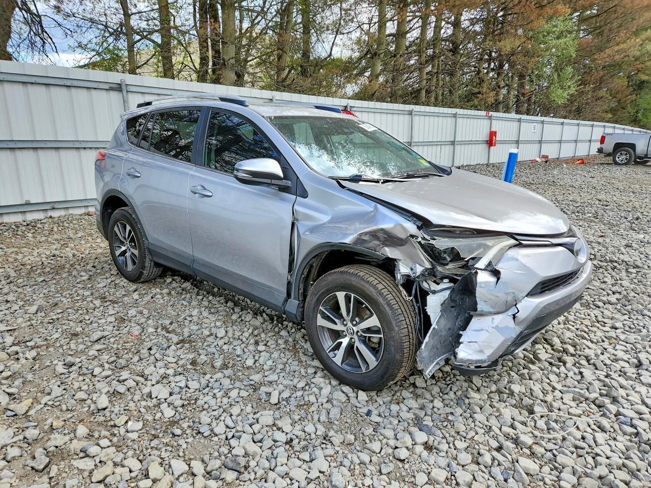 2017 Toyota Rav4 Xle - zdjęcie 4