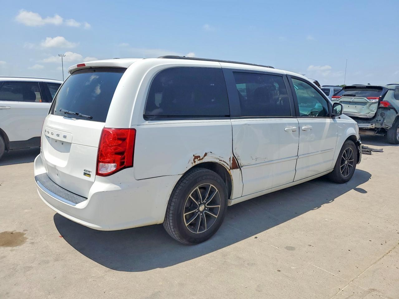 2017 Dodge Grand Caravan Gt - zdjęcie 3