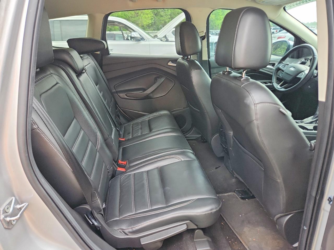 2017 Ford Escape Titanium - zdjęcie 11