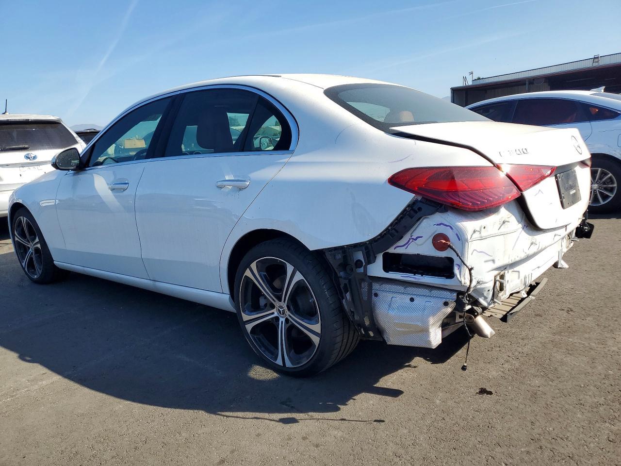 2024 Mercedes-Benz C 300 - zdjęcie 2