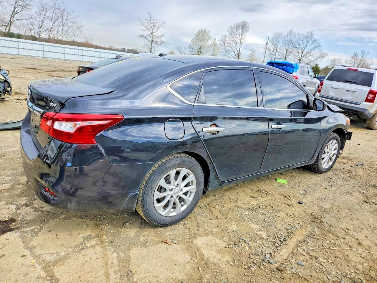 2018 Nissan Sentra Sv - zdjęcie 3