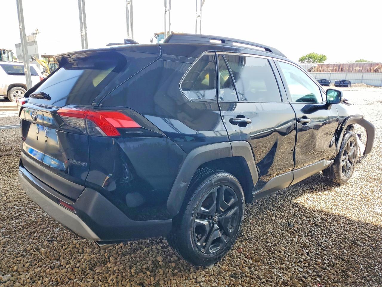 2023 Toyota Rav4 Adventure - zdjęcie 3