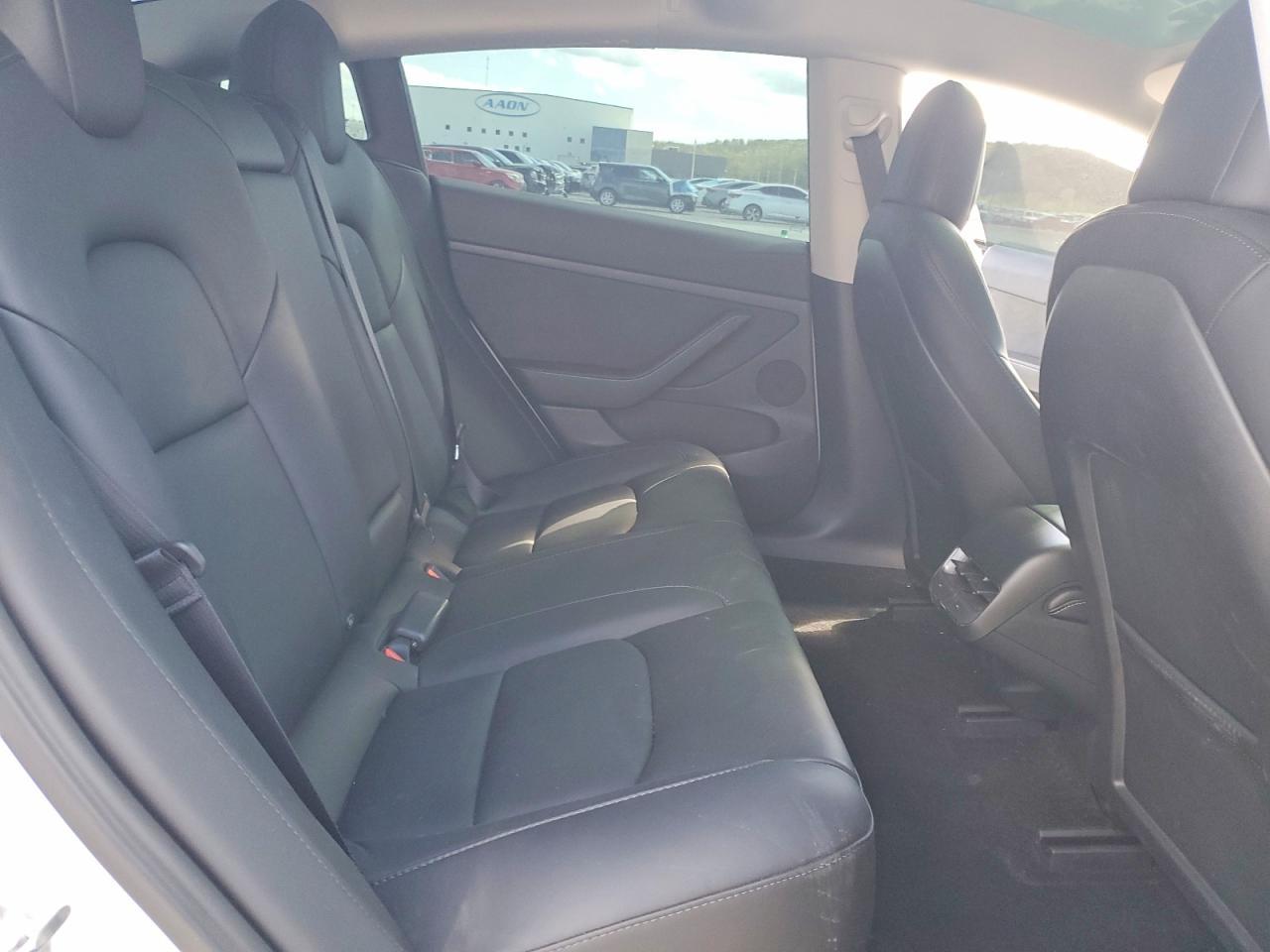 2022 Tesla Model 3 - zdjęcie 10