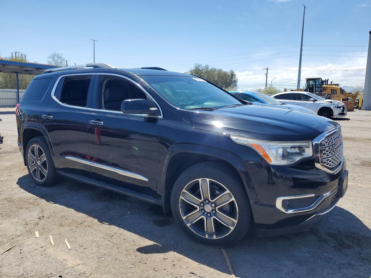 2017 GMC Acadia Denali - zdjęcie 4