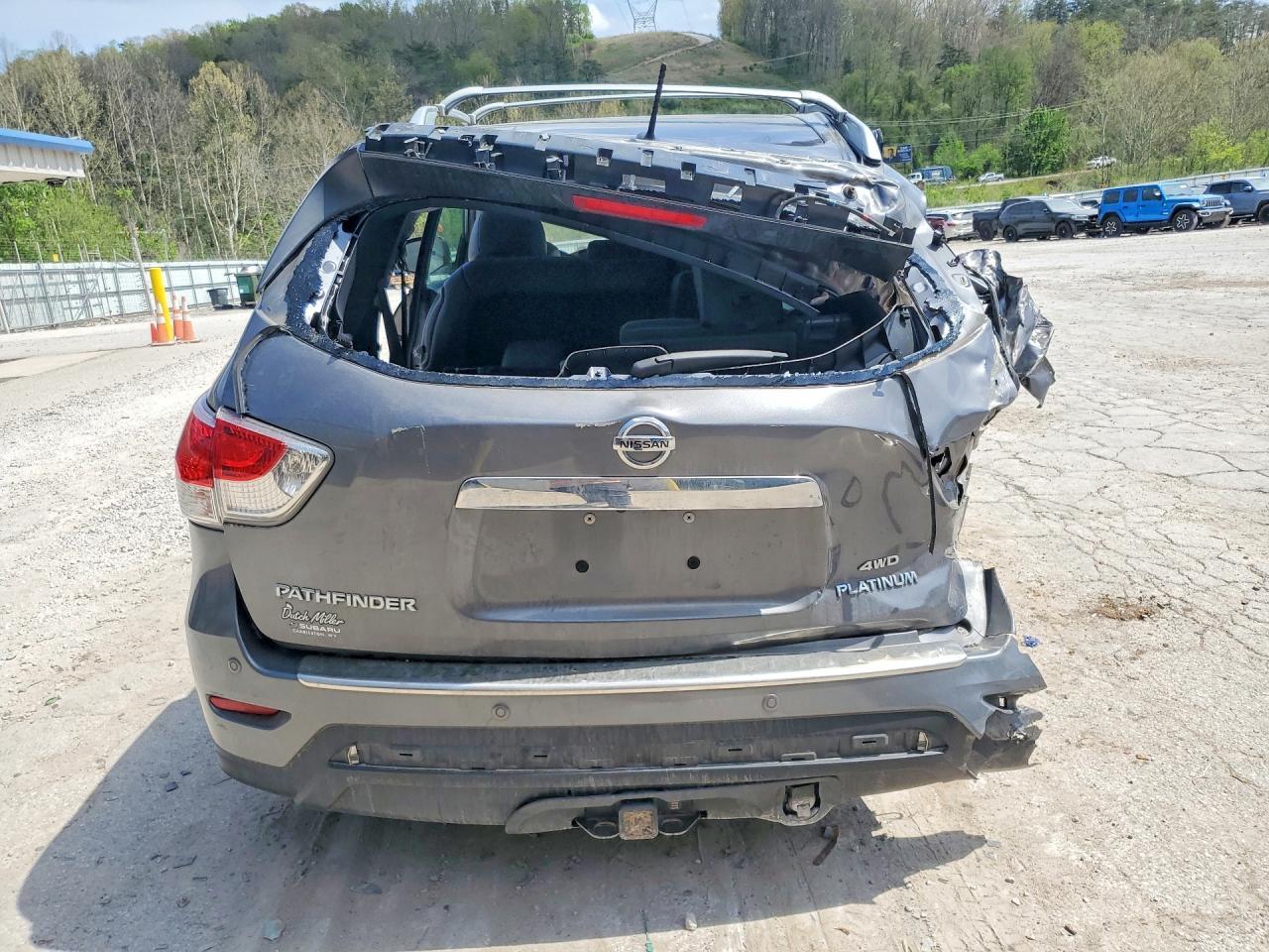2016 Nissan Pathfinder Platinum - zdjęcie 6