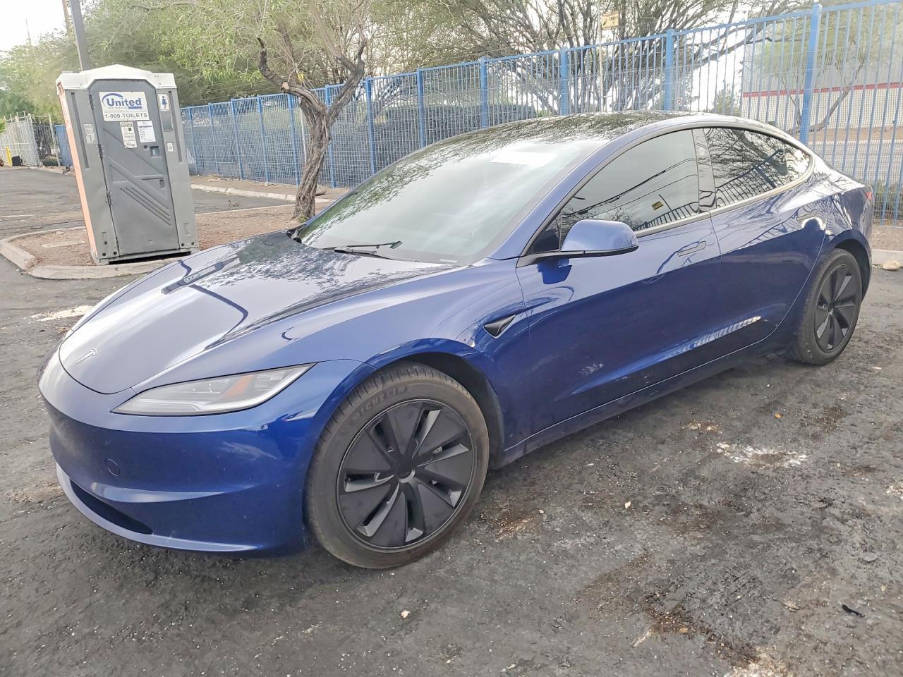 2025 Tesla Model 3 - zdjęcie główne