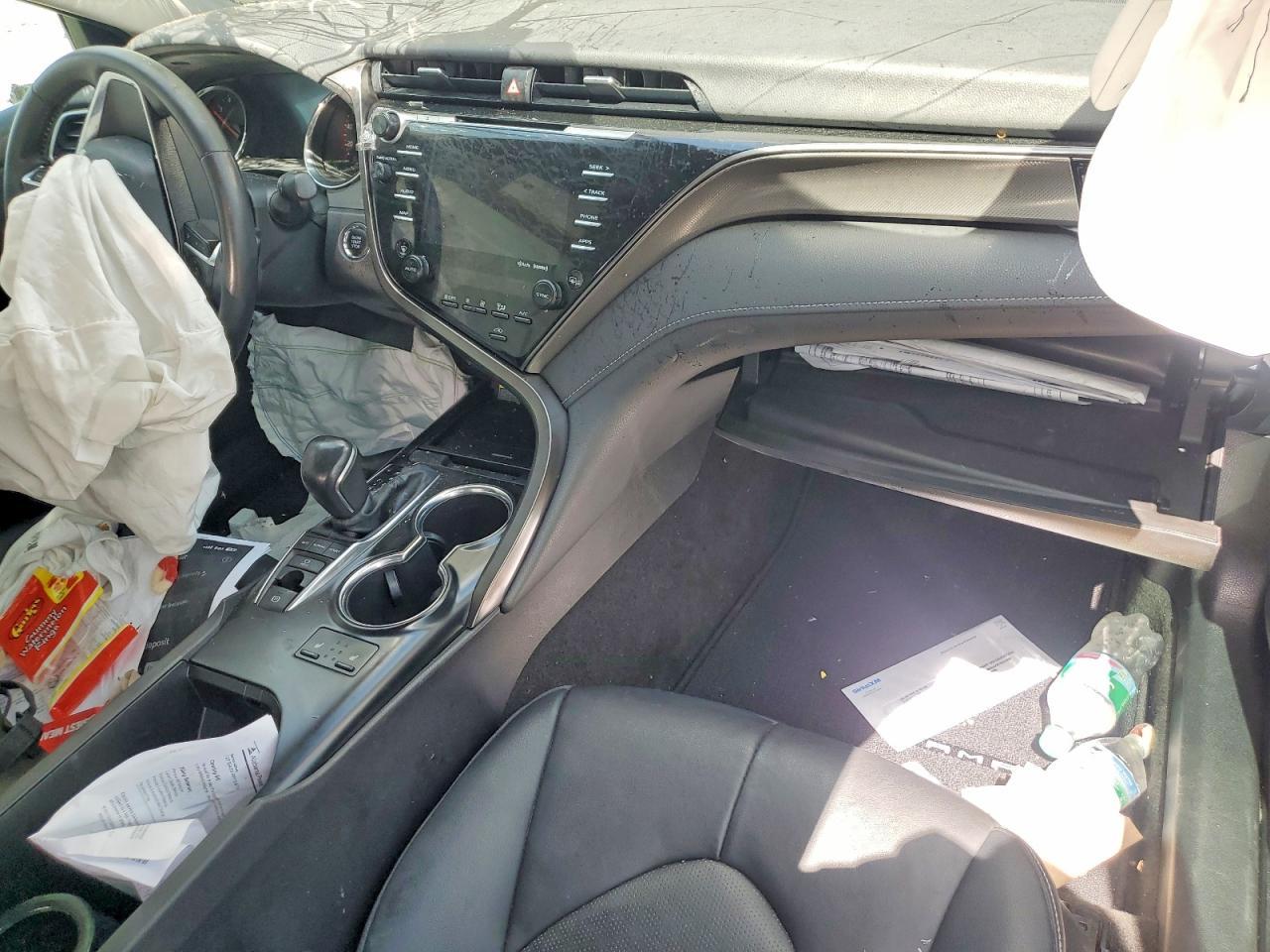 2020 Toyota Camry Xse - zdjęcie 8