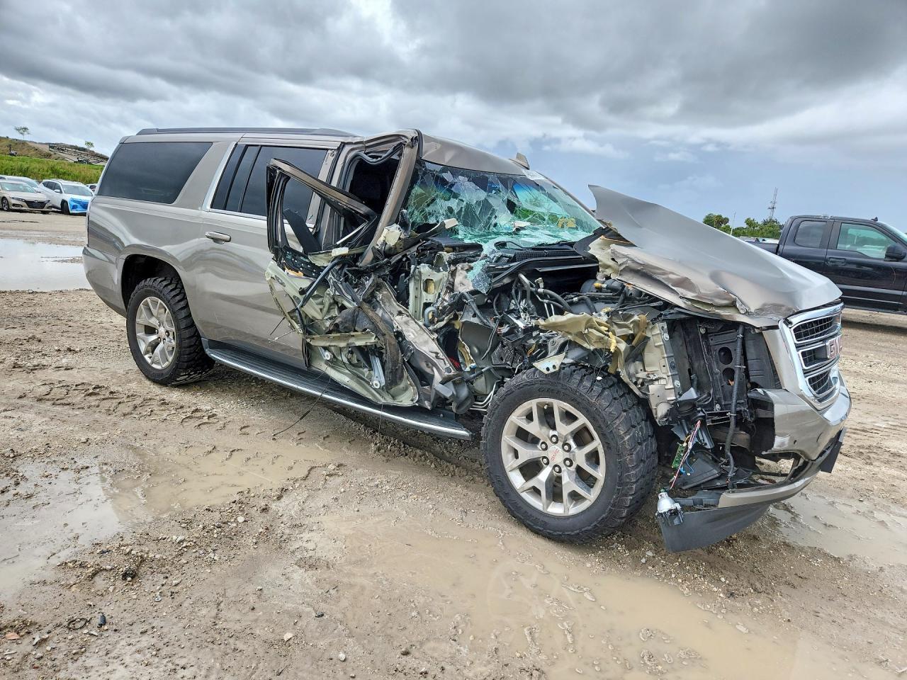 2019 GMC Yukon Xl C1500 Sle - zdjęcie 4