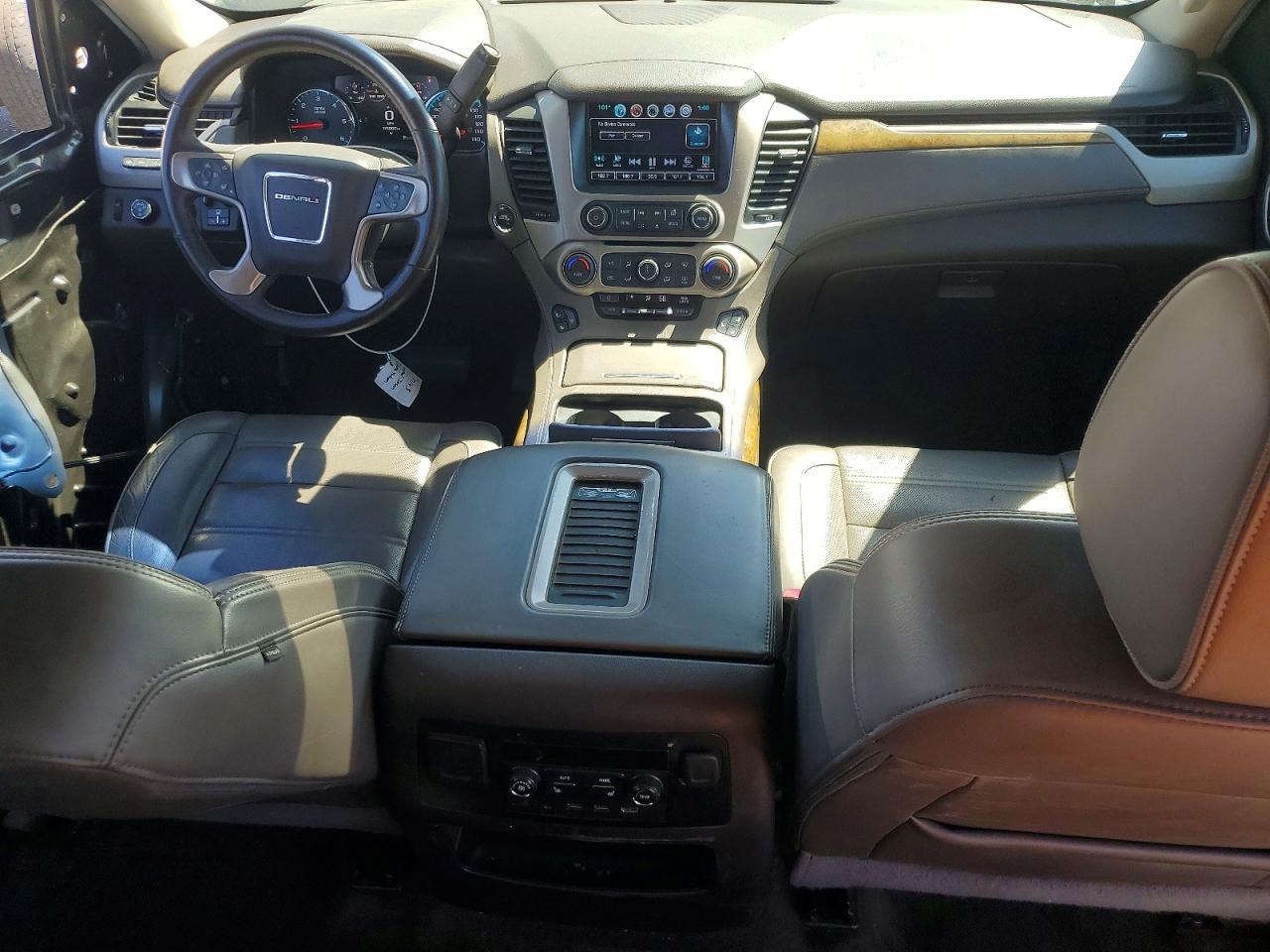 2017 GMC Yukon Denali - zdjęcie 8