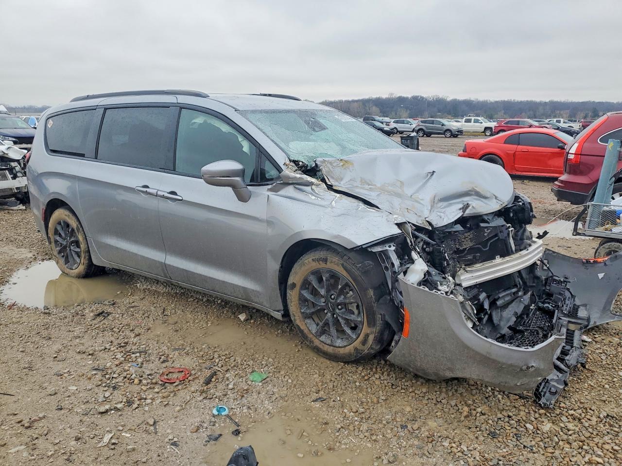 2021 Chrysler Pacifica Touring - zdjęcie 4