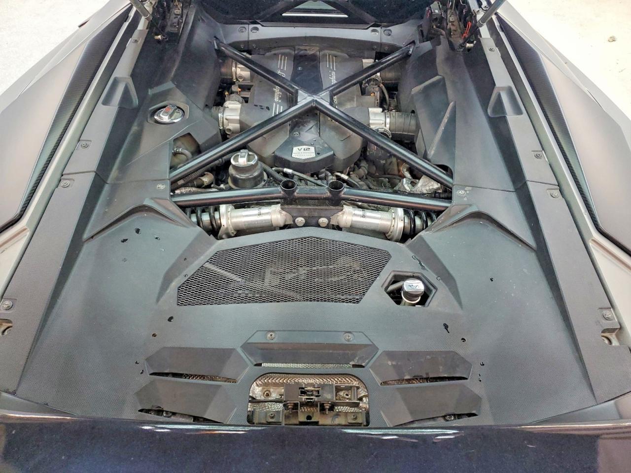 2019 Lamborghini Aventador S - zdjęcie 11