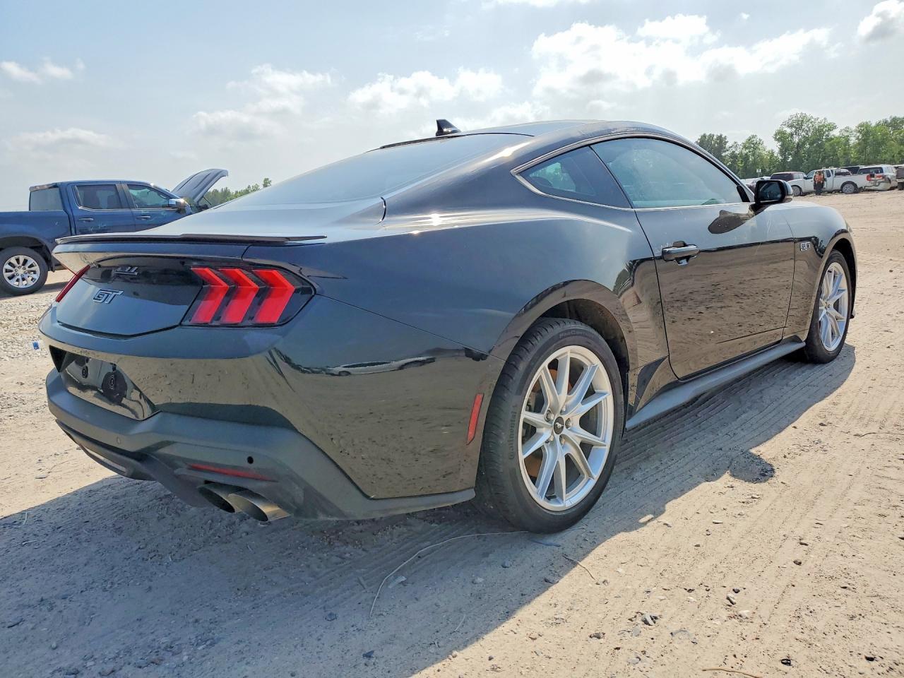 2025 Ford Mustang Gt - zdjęcie 3
