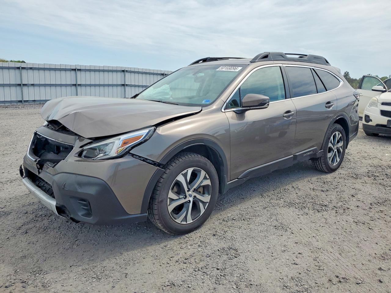 2021 Subaru Outback - zdjęcie główne