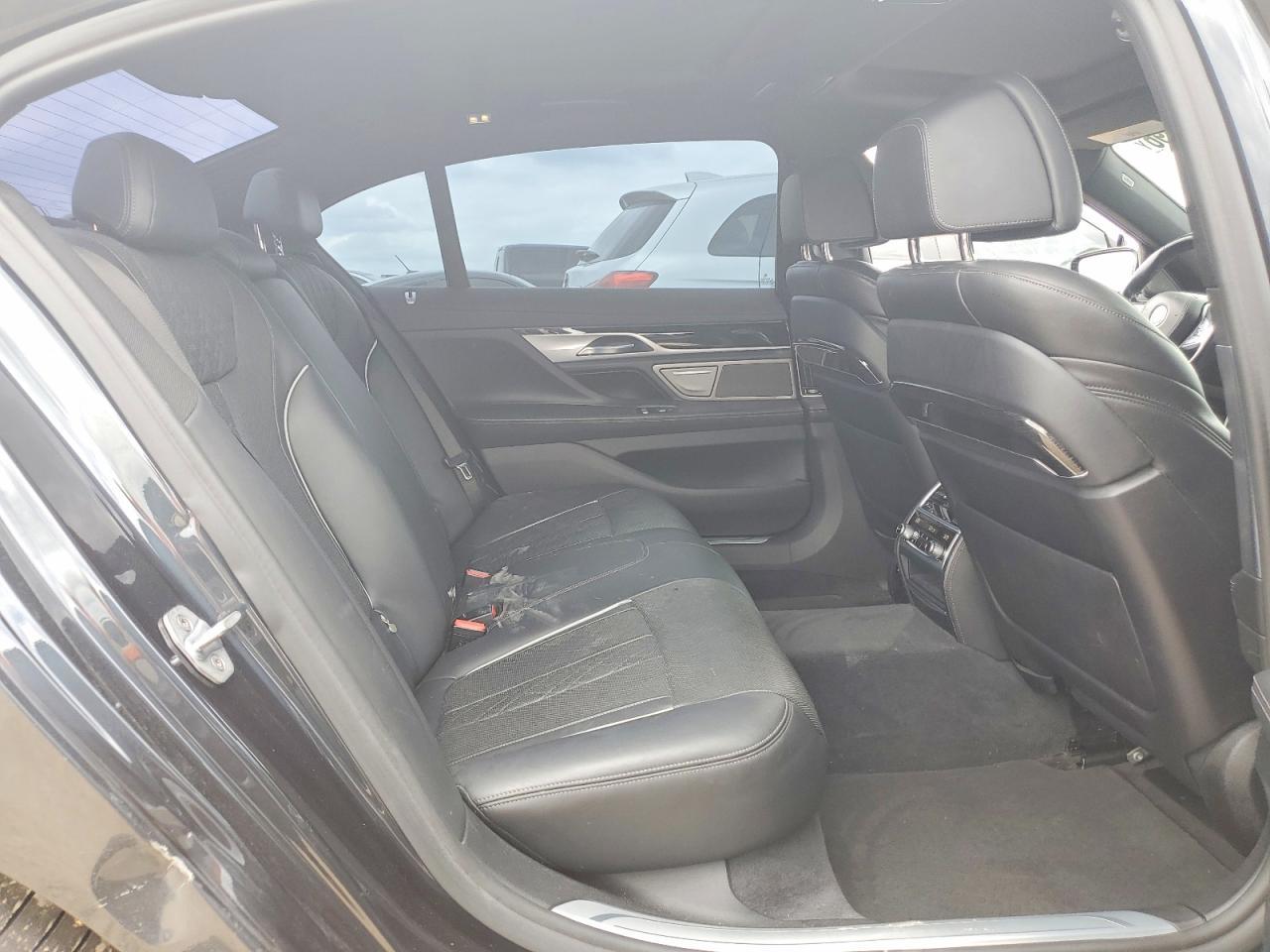 2019 BMW 750 I - zdjęcie 10