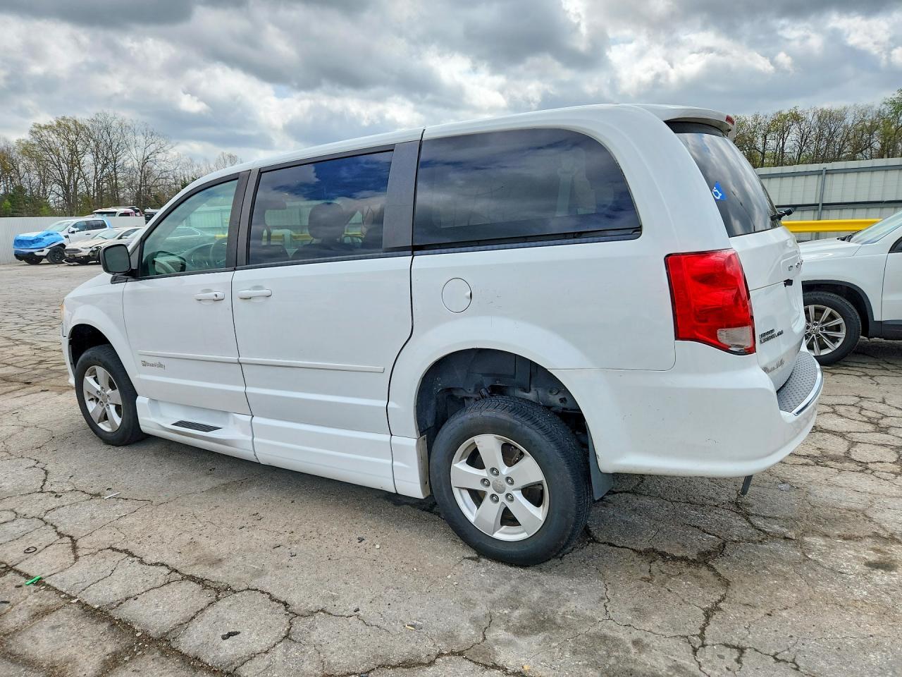 2014 Dodge Grand Caravan Se - zdjęcie 2