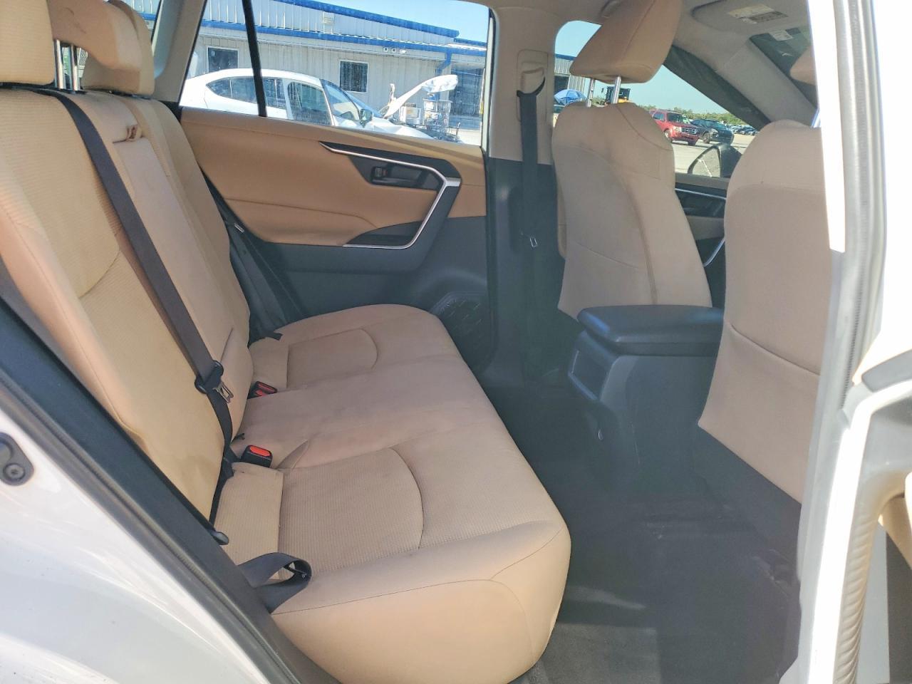 2019 Toyota Rav4 Le - zdjęcie 11