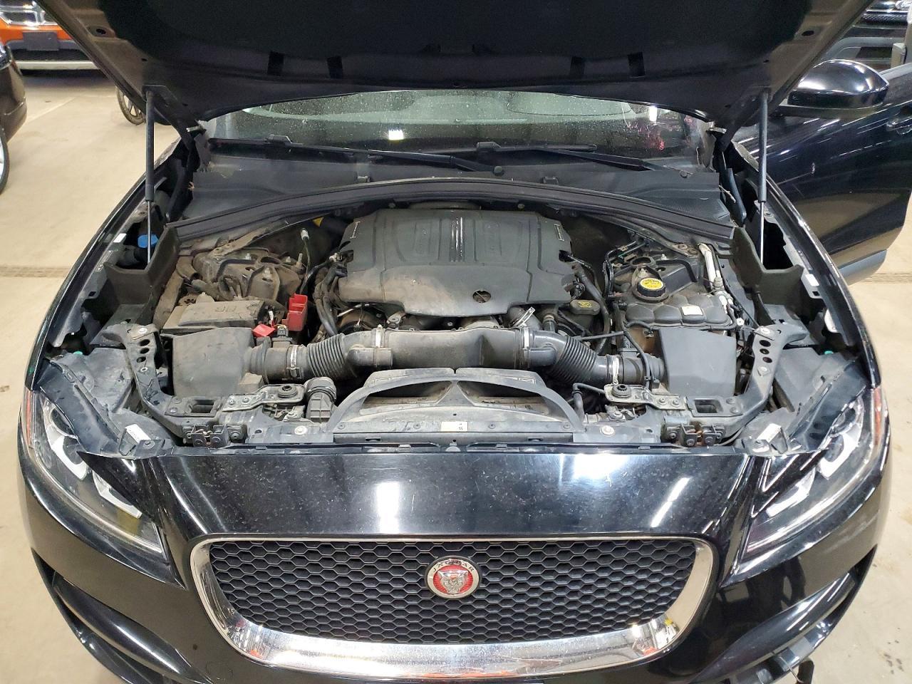 2017 Jaguar F-Pace Premium - zdjęcie 12