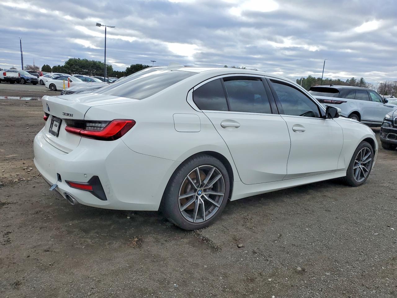 2020 BMW 330Xi - zdjęcie 3