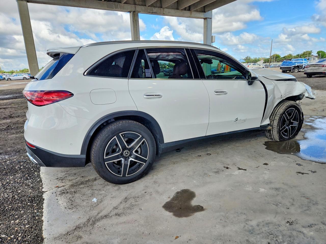 2026 Mercedes-Benz Glc 300 - zdjęcie 3