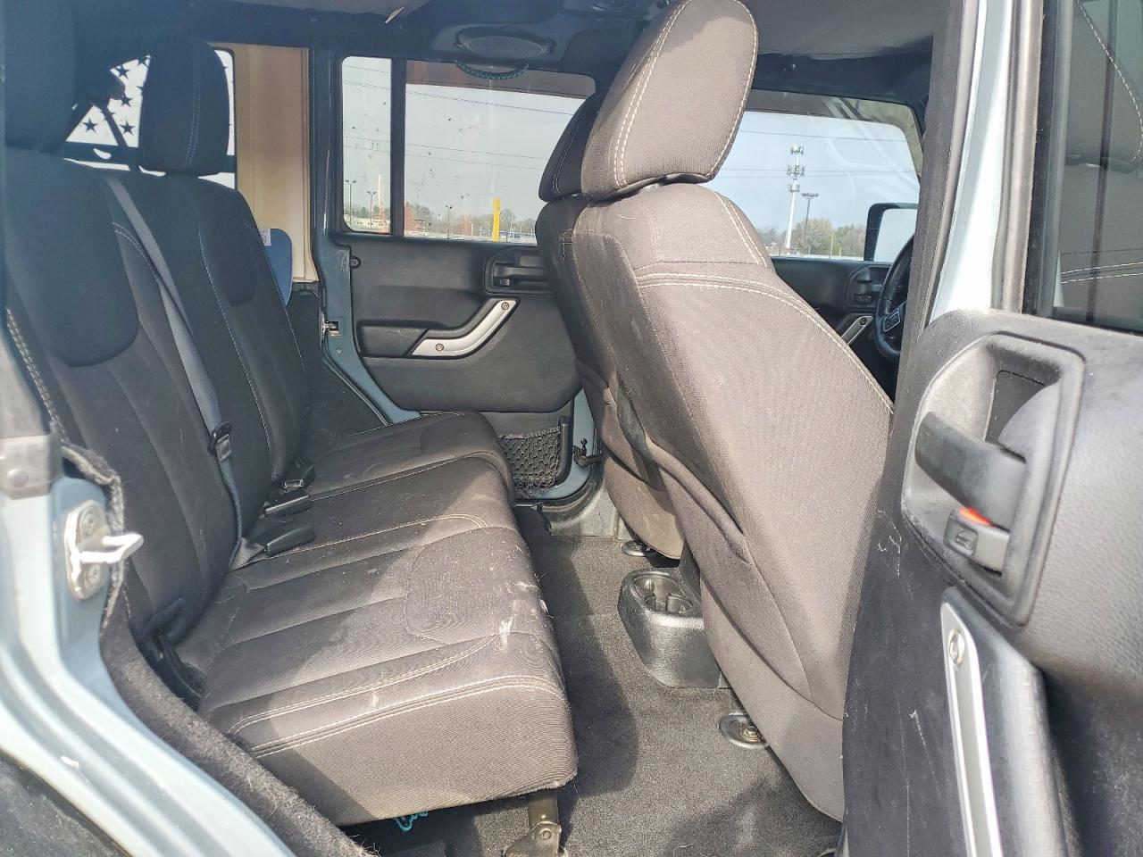 2014 Jeep Wrangler Unlimited Rubicon - zdjęcie 11