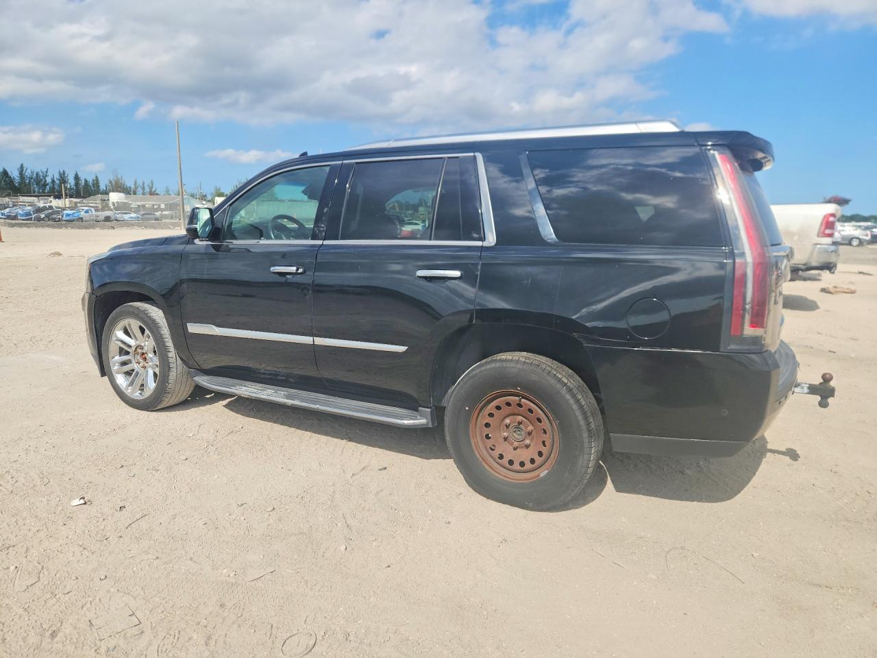 2018 Cadillac Escalade Luxury - zdjęcie 2