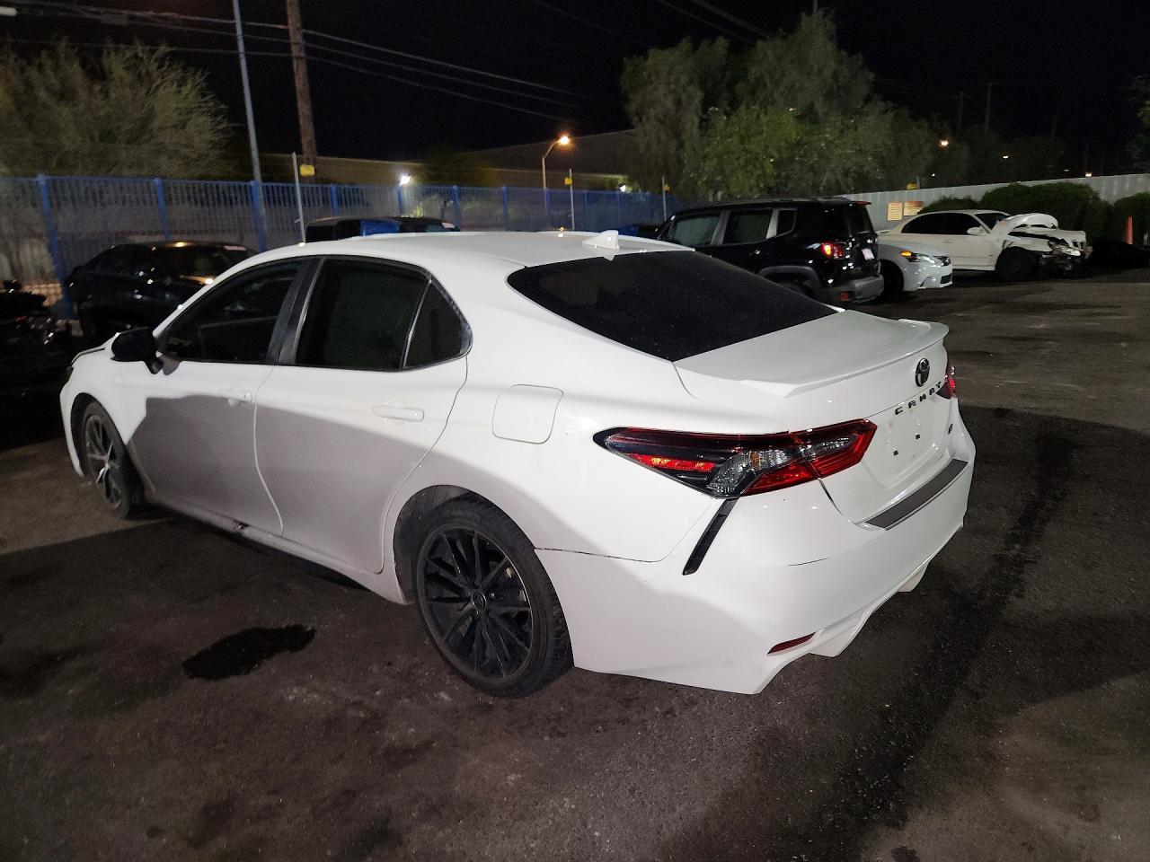 2024 Toyota Camry Se - zdjęcie 2