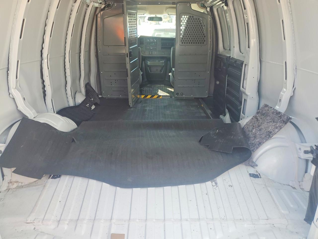 2025 Chevrolet Express G2500 - zdjęcie 11