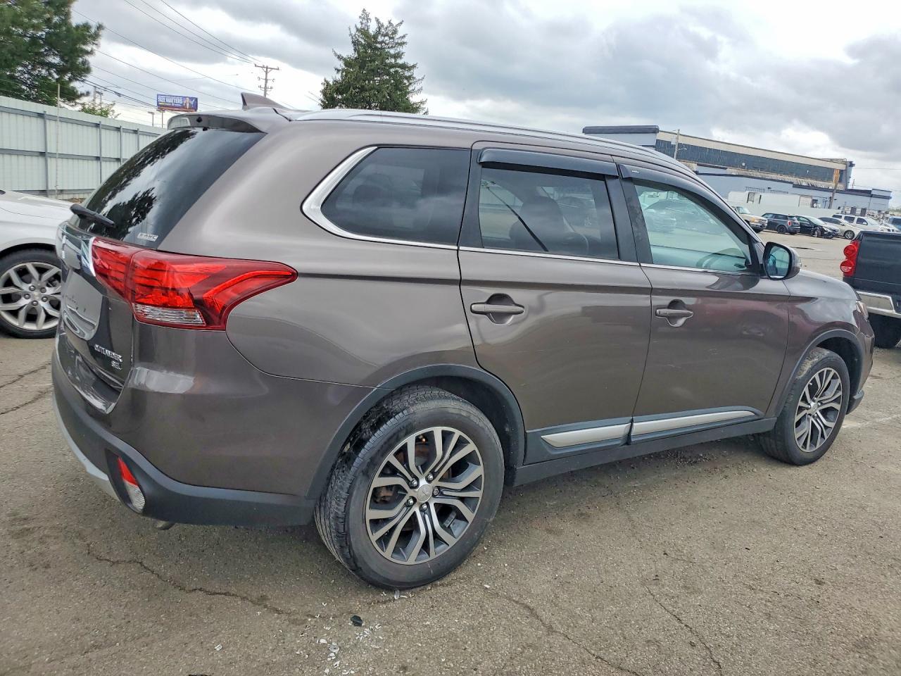 2017 Mitsubishi Outlander Se - zdjęcie 3