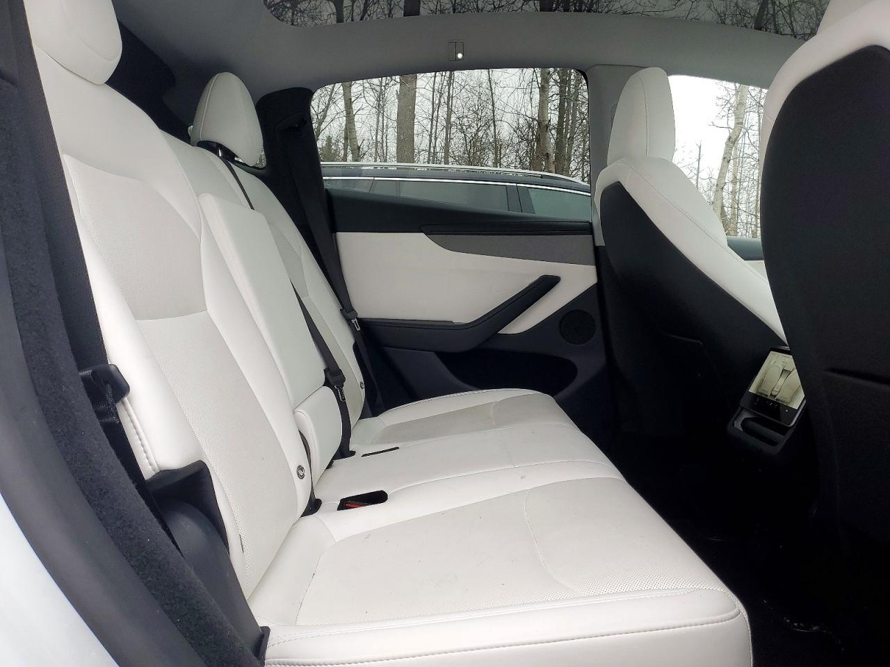2026 Tesla Model Y - zdjęcie 11