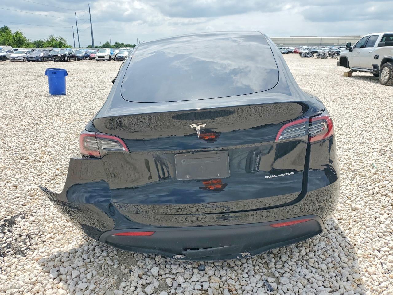 2024 Tesla Model Y - zdjęcie 6