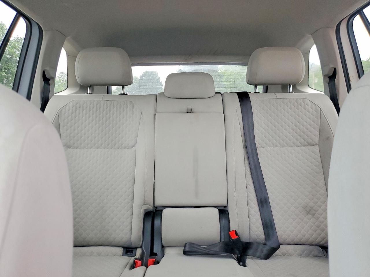 2018 Volkswagen Tiguan S - zdjęcie 10