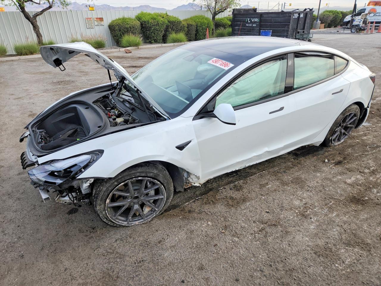 2022 Tesla Model 3 - zdjęcie główne