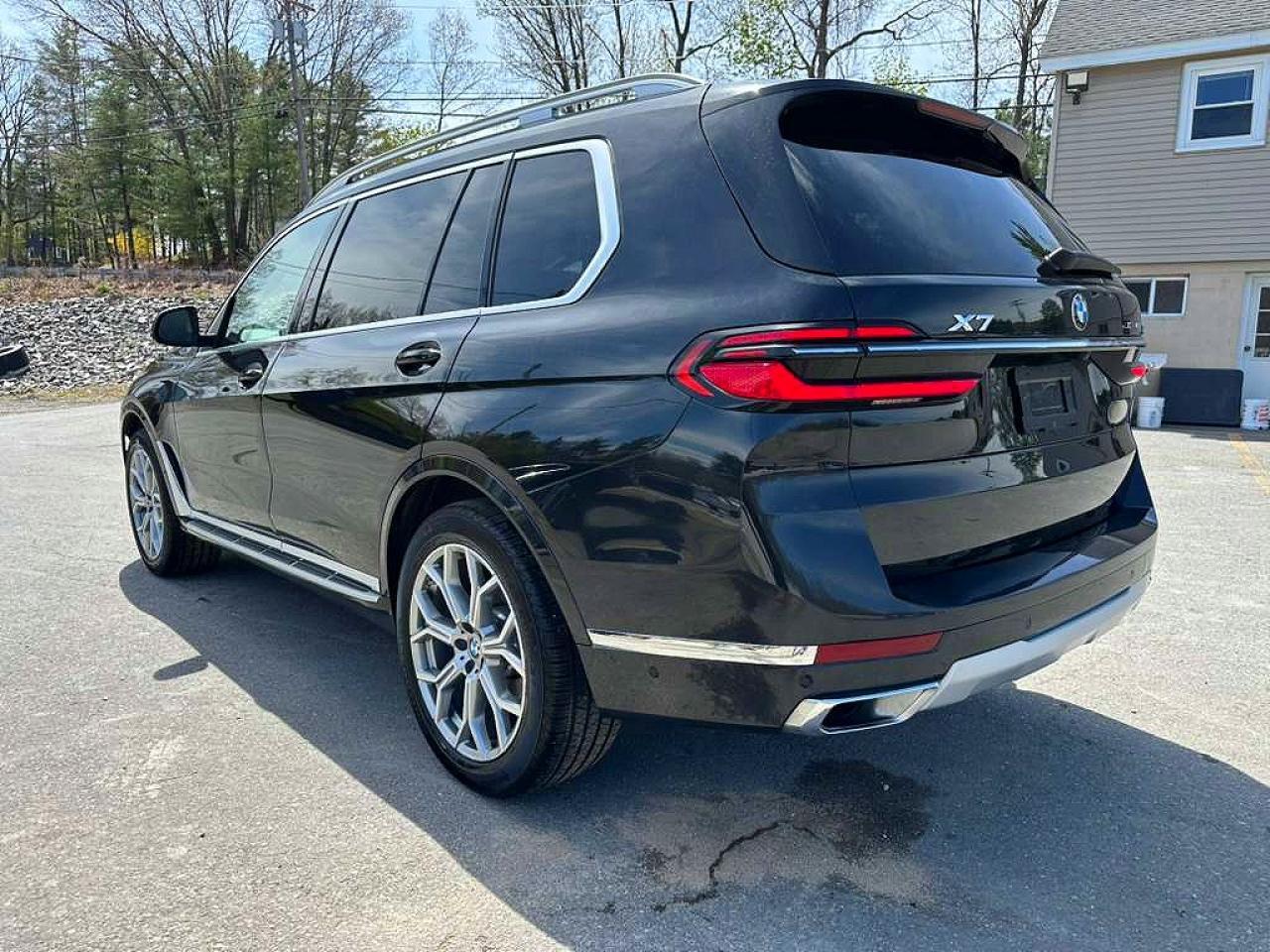 2025 BMW X7 xDrive40I - zdjęcie 2