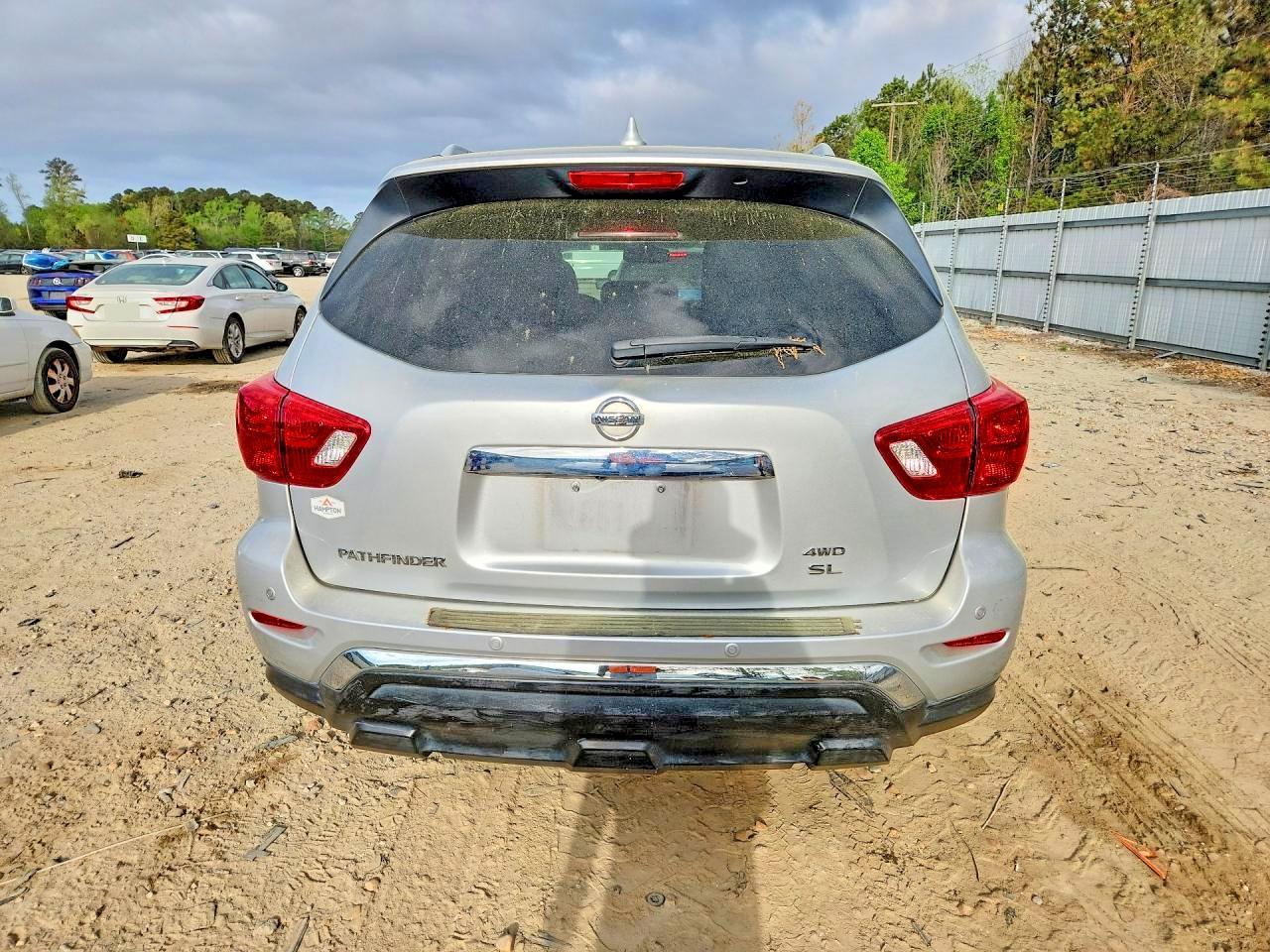 2019 Nissan Pathfinder Sl - zdjęcie 6