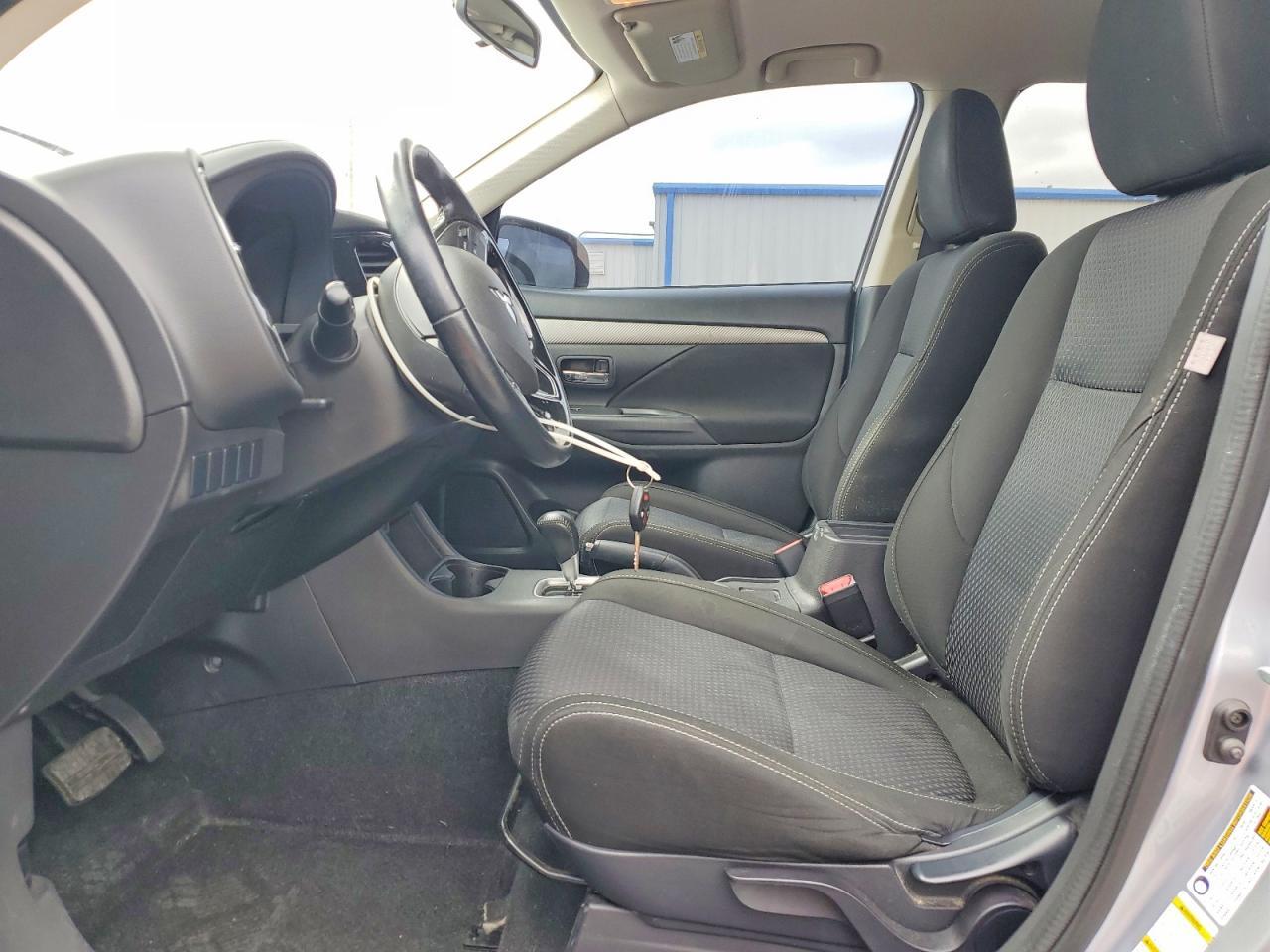 2016 Mitsubishi Outlander Es - zdjęcie 7