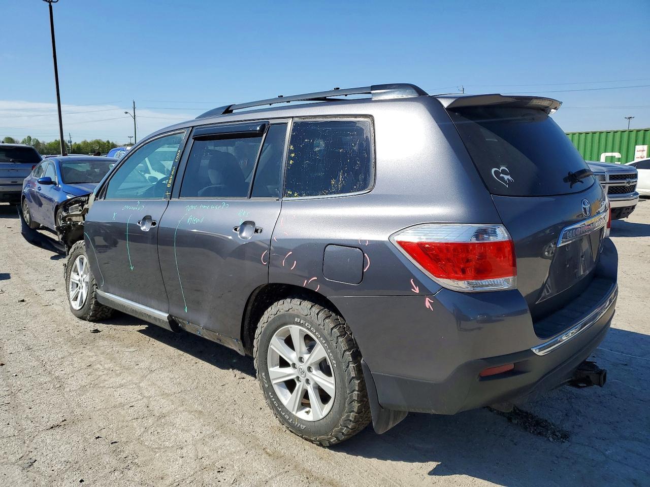 2013 Toyota Highlander Plus - zdjęcie 2