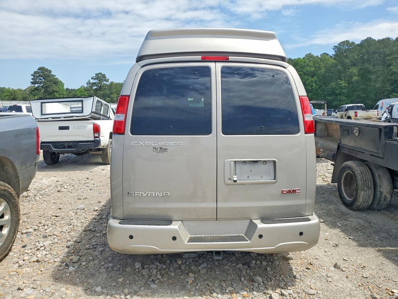 2020 GMC Savana G2500 - zdjęcie 6