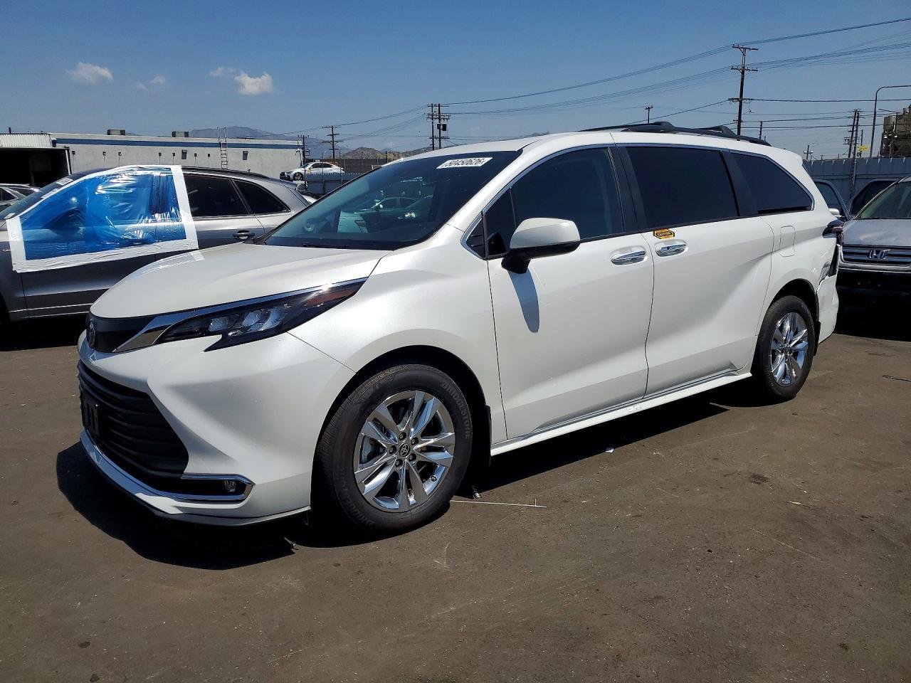 2024 Toyota Sienna Xle - zdjęcie główne