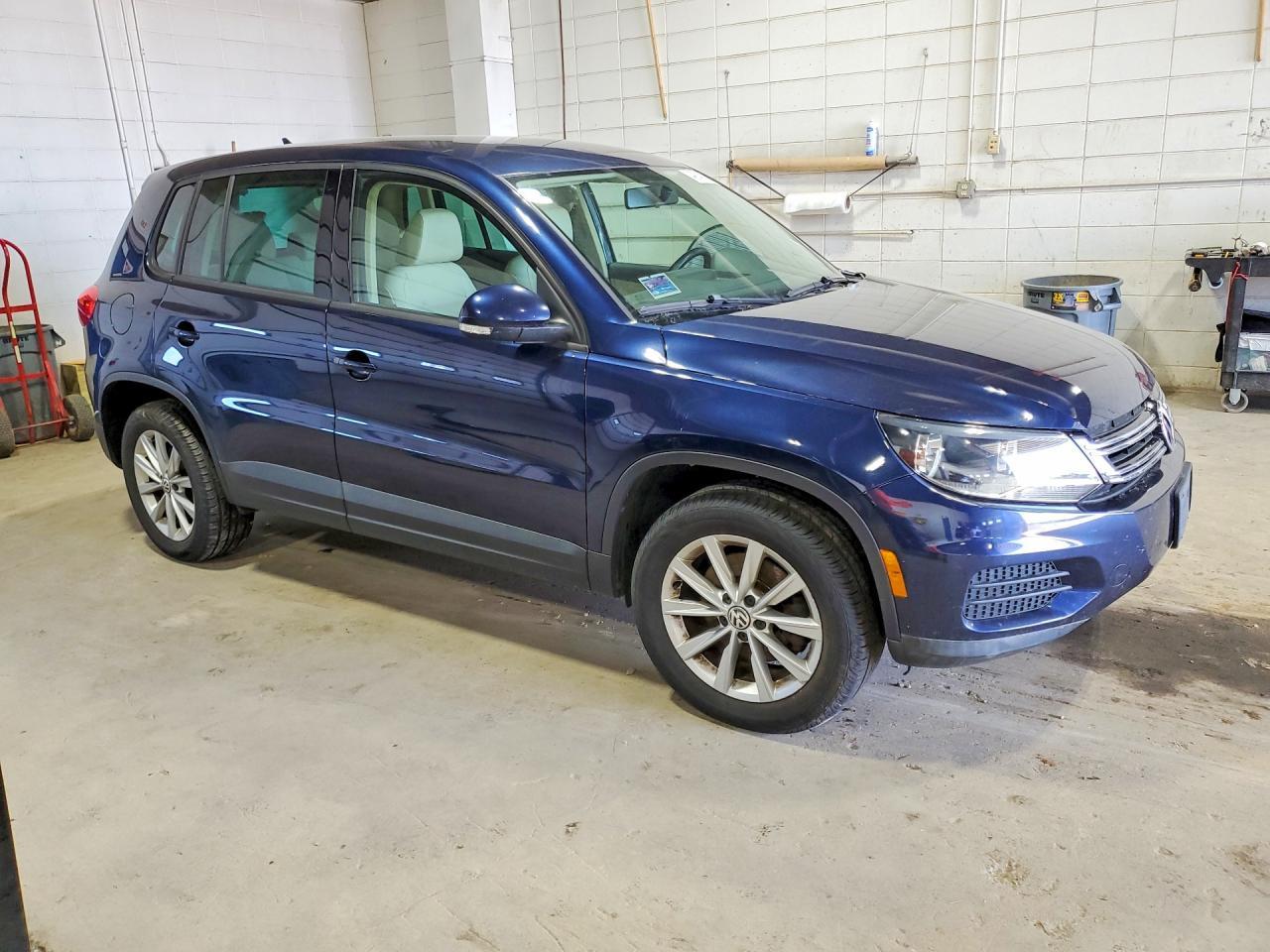 2014 Volkswagen Tiguan S - zdjęcie 4
