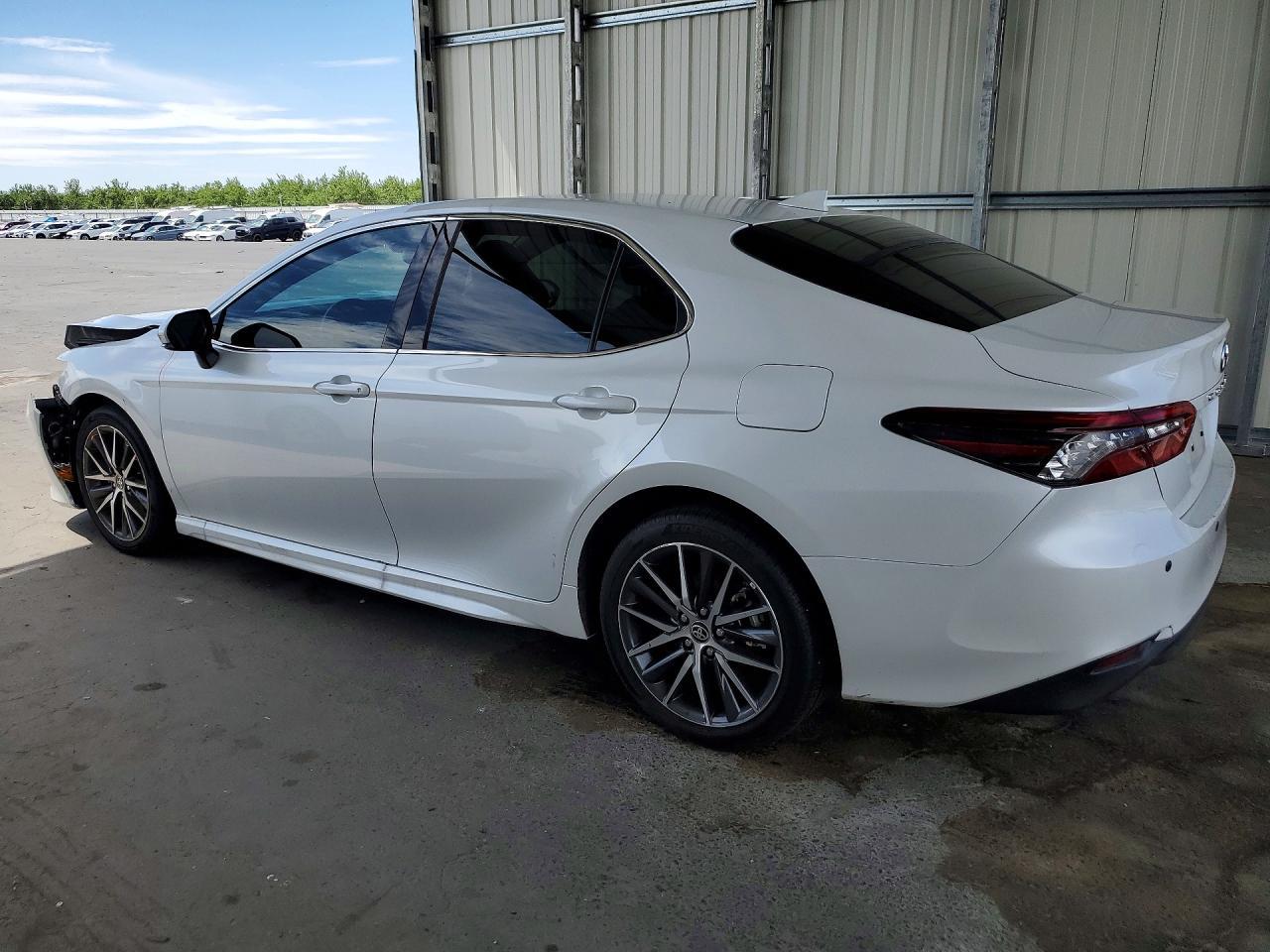 2021 Toyota Camry Xle - zdjęcie 2