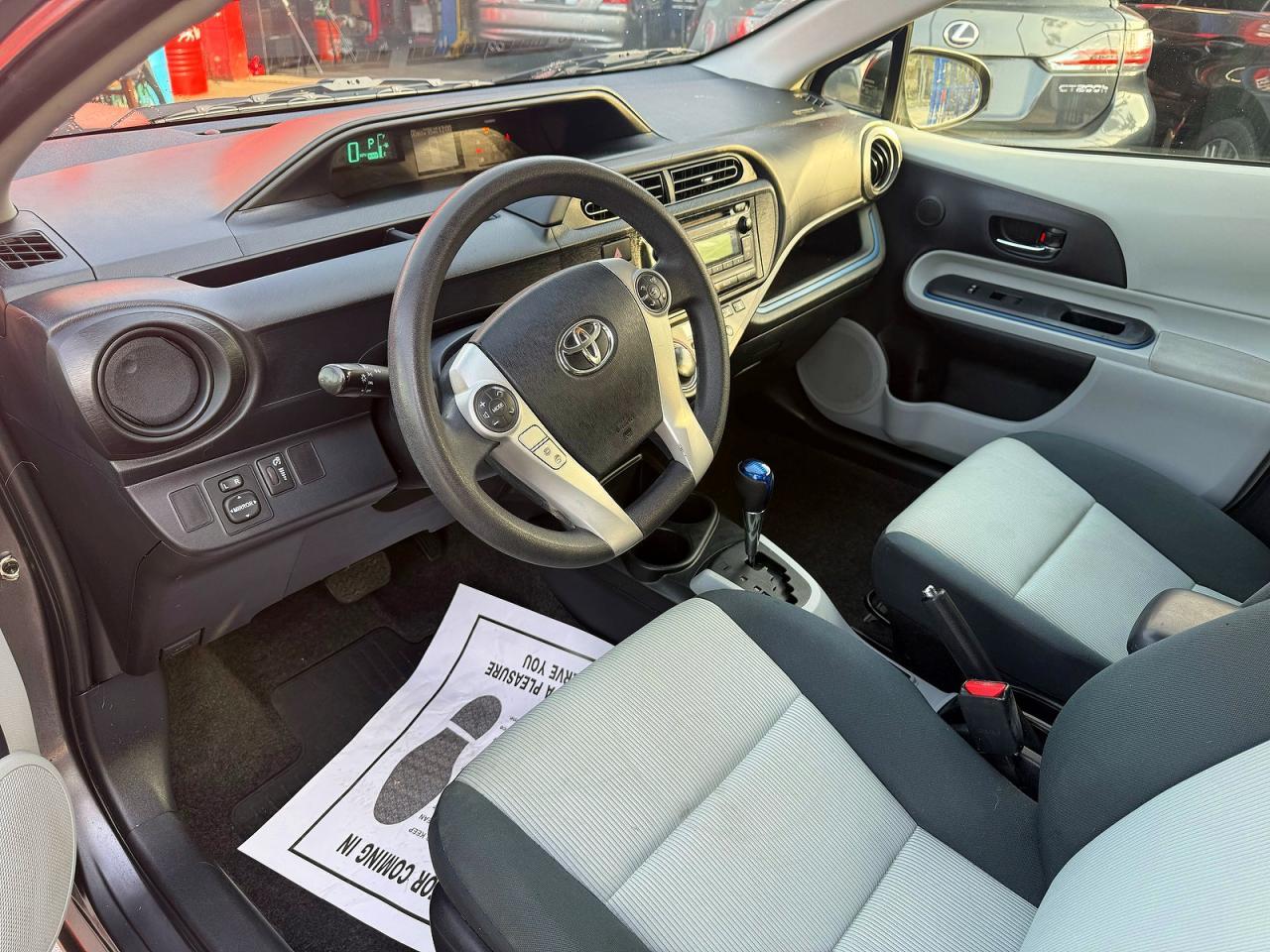 2013 Toyota Prius C Two - zdjęcie 11
