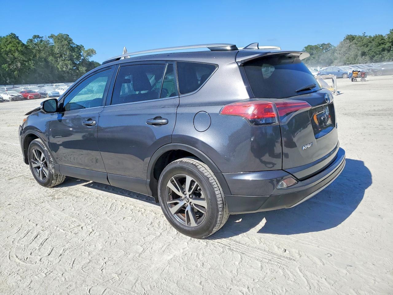 2017 Toyota Rav4 Xle - zdjęcie 2